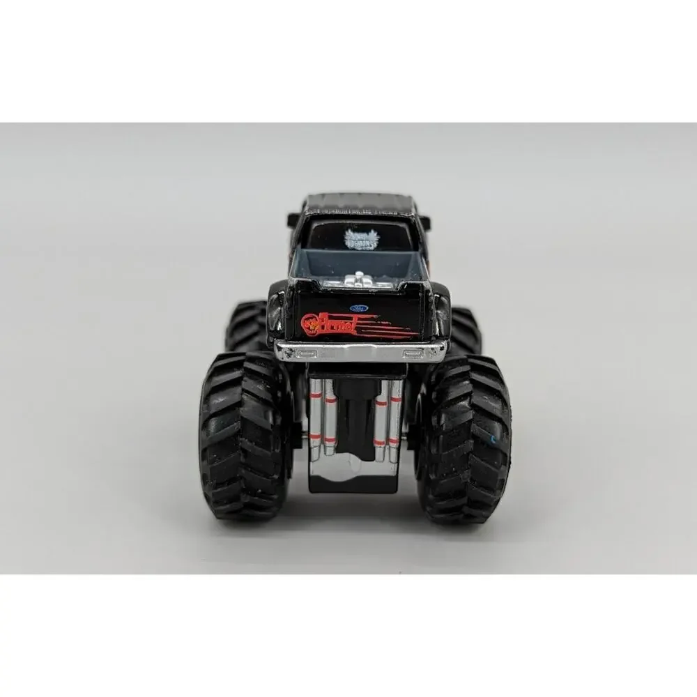 Maisto Diecast 4x4 Monster Trucks Black Road to the Grave & Red Dirt Demons 1/64